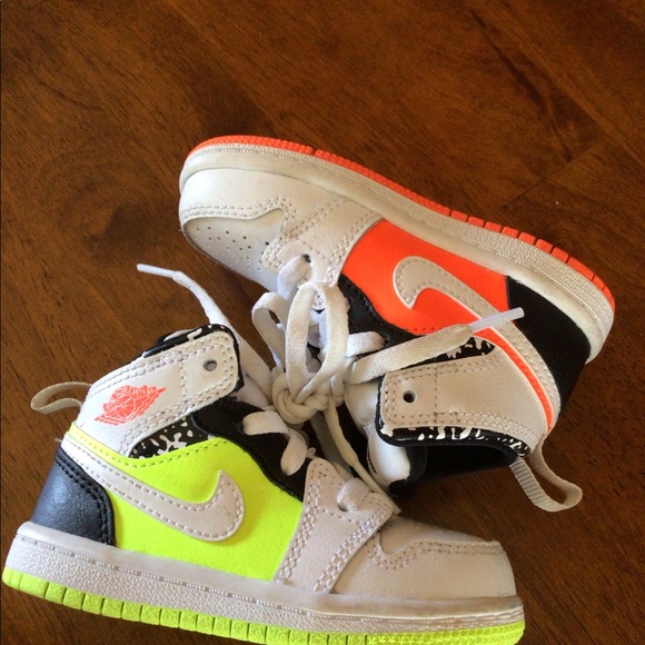 Size 6.0 shoes 40 each or 150 for all. - Picture 7 of 11